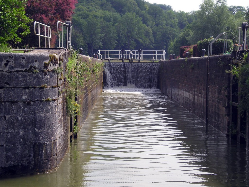 Entering a lock to go up-stream