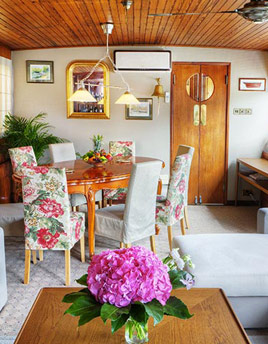 Rosa barge inside