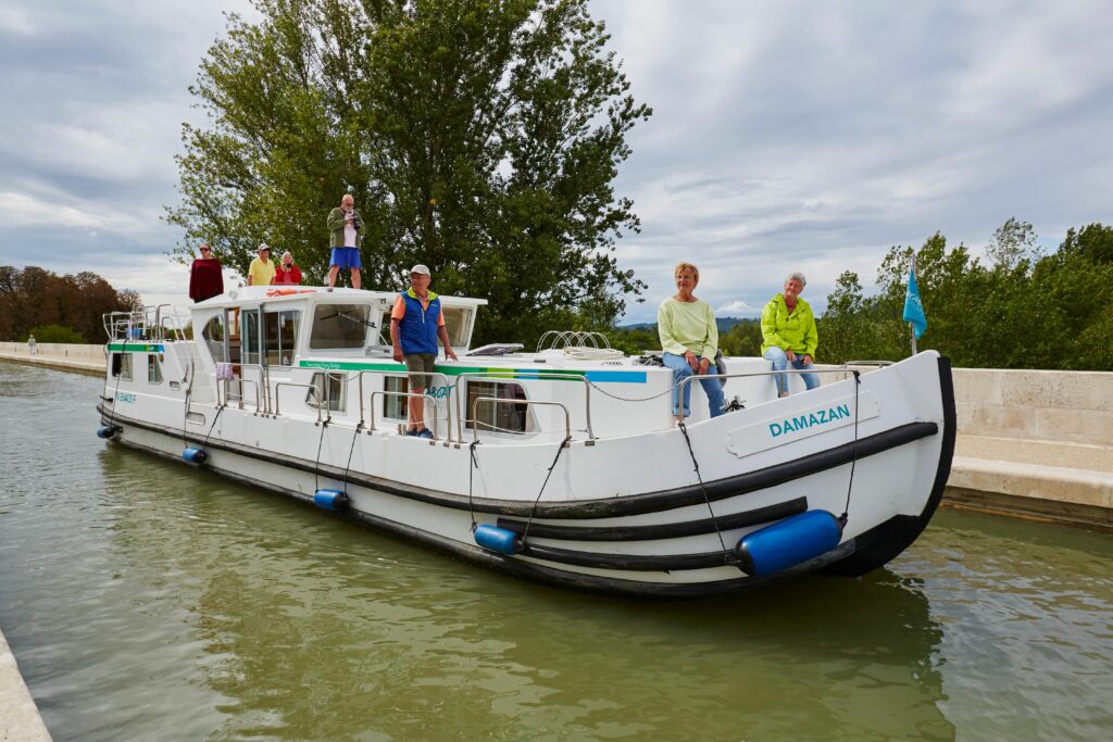 Locaboat Flying Bridge
