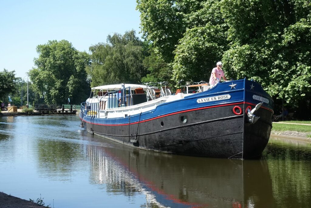 La Vie en Rose, hotel barging in France