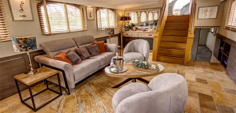The Rendezvous interior