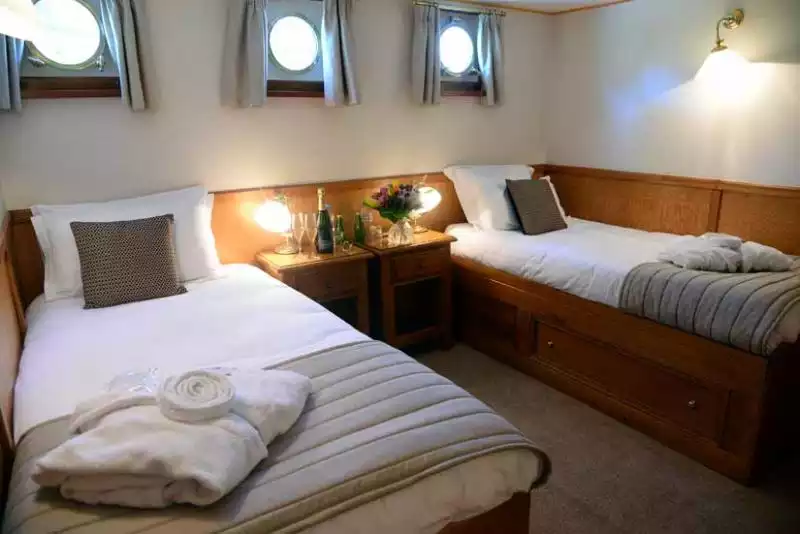 Cabin with twin beds
