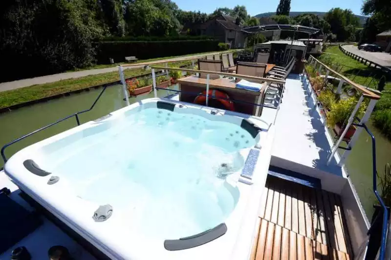 Jacuzzi on the deck