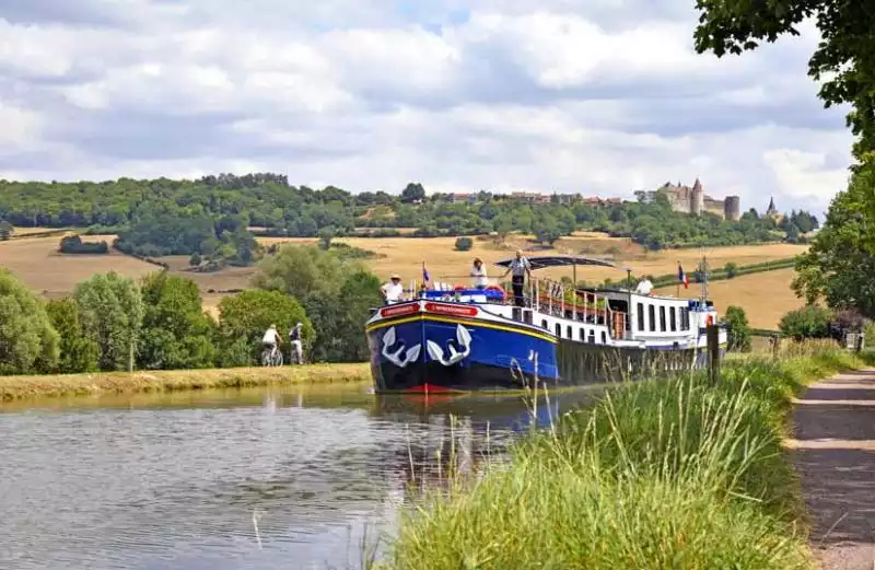 L'Impressionniste cruising in Burgundy