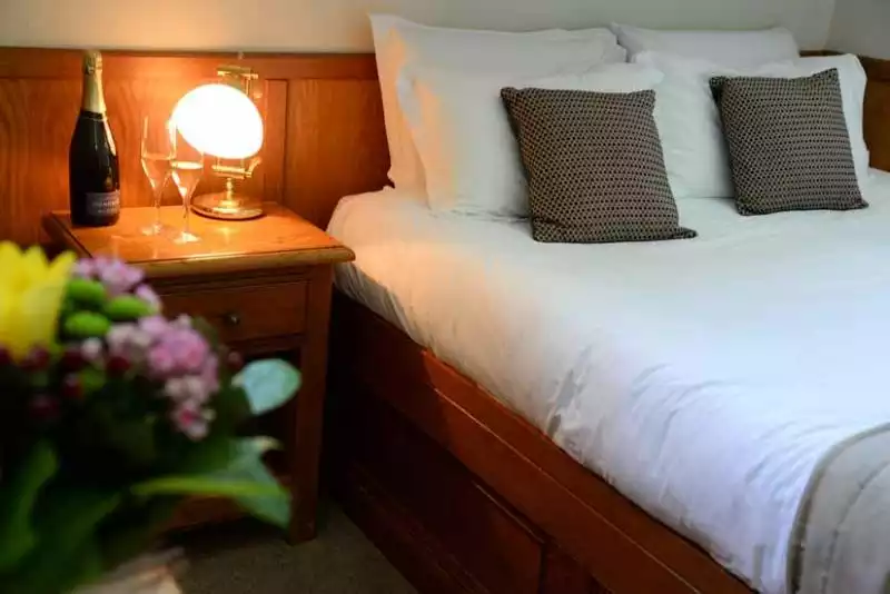 Cabin with a double bed