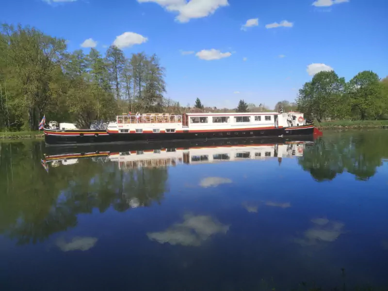 Luciole on the Canal du Nivernais