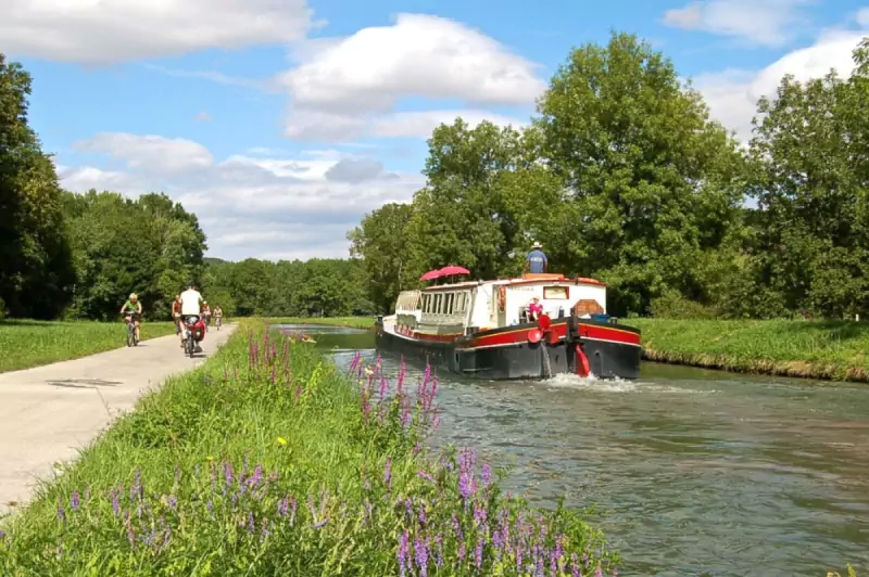 Towpath for cycling along the cana