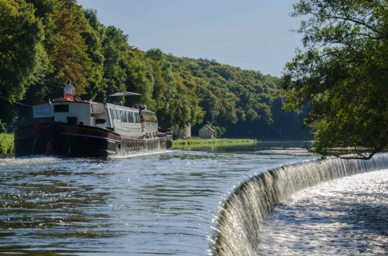 Cruising along the Canal de Nivernais