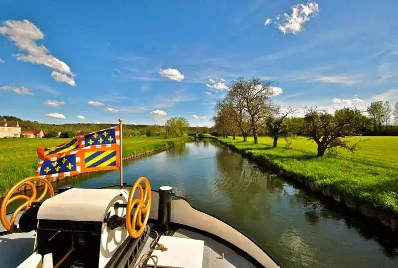 Cruising the Nivernais canal