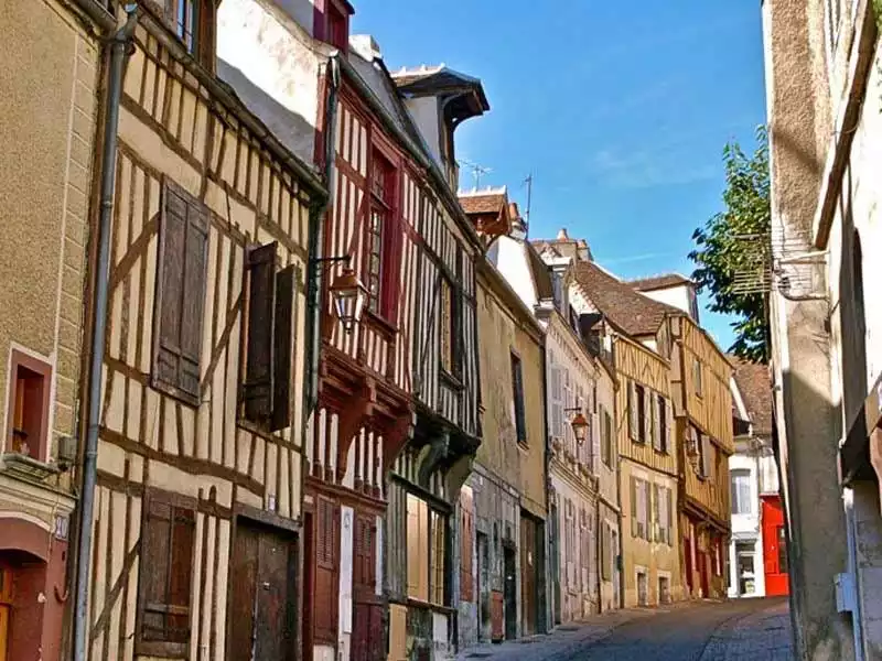 Exploring historical places such as Vezelay 