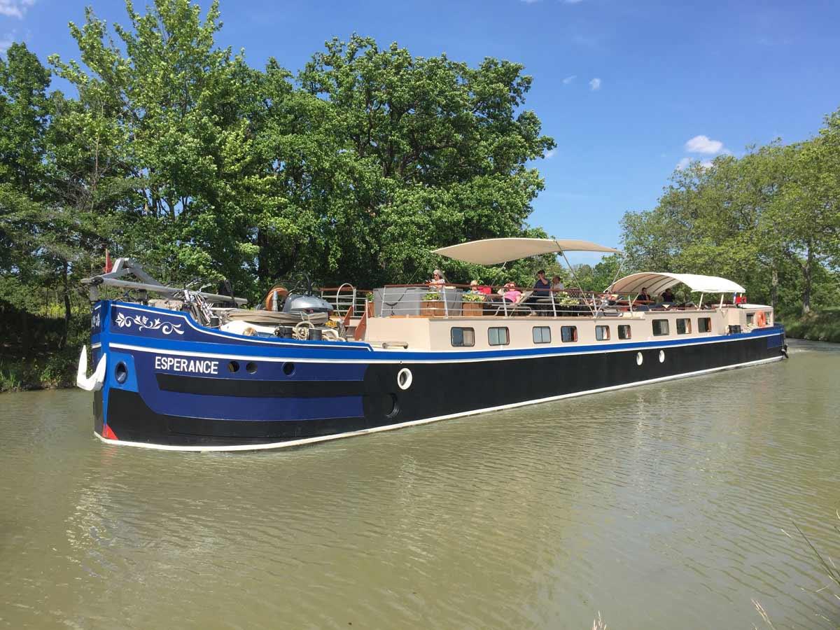 Halfboard luxurious cruises in the south of France aboard Esperance