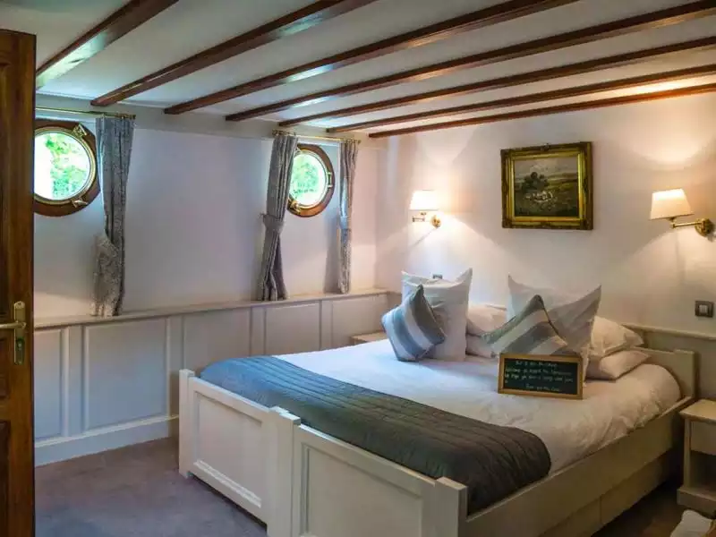 Hotel barge suite