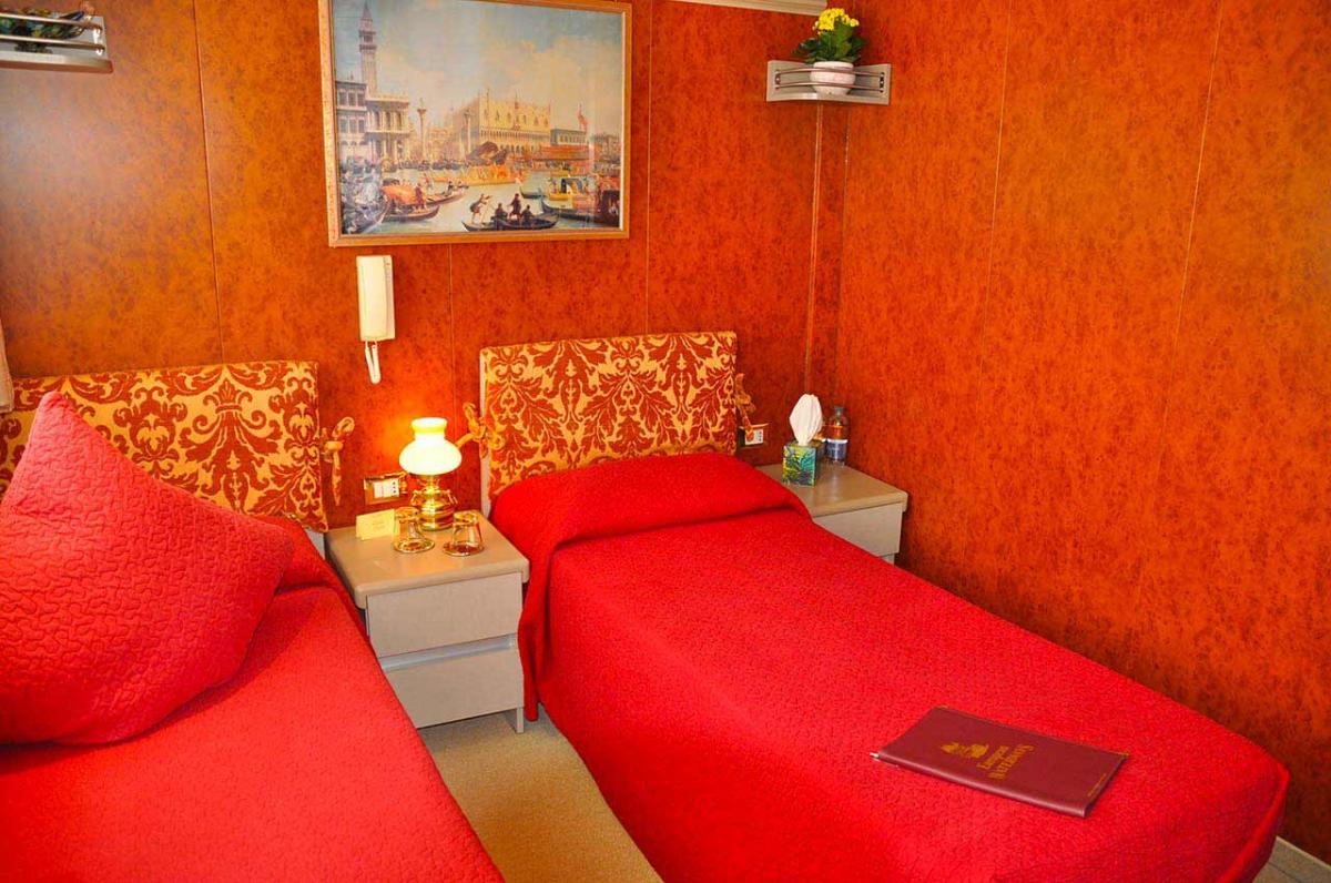 Explore Venice aboard La Belle Vita barge