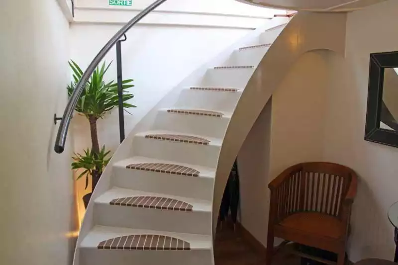 Access to the sundeck