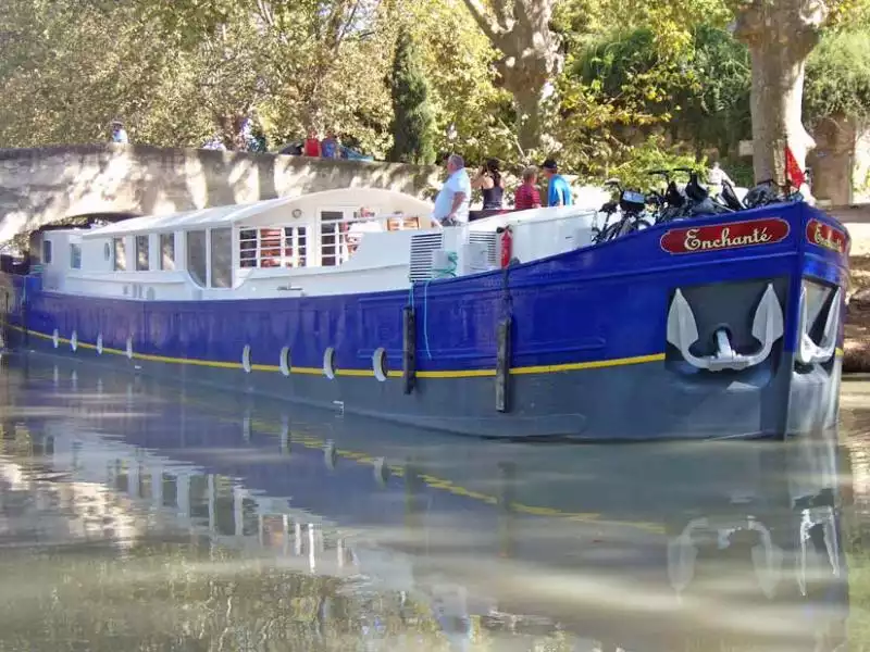 Enchanté cruising on the Midi Canal
