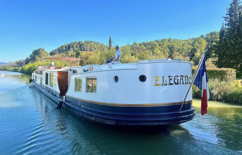 Elegance cruising on the Canal du Midi