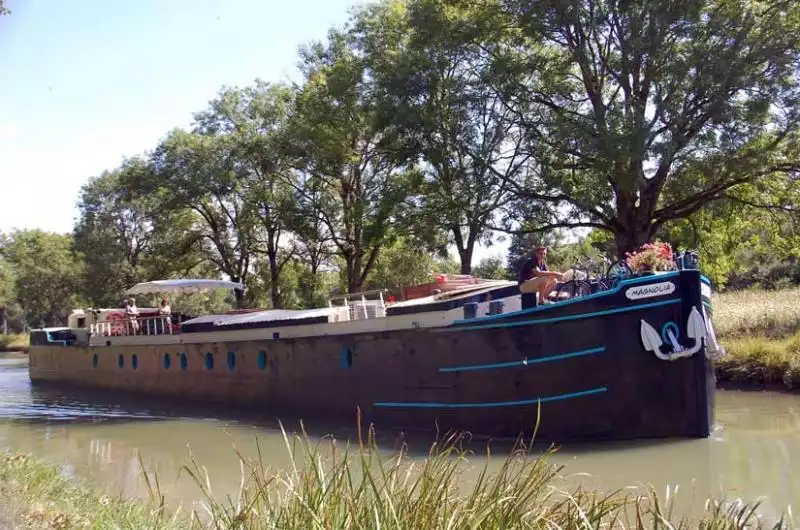 Magnolia barge cruising on the Burguny canal