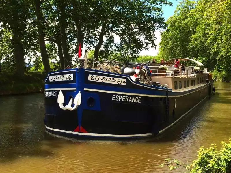 Esperance cruising on the canal