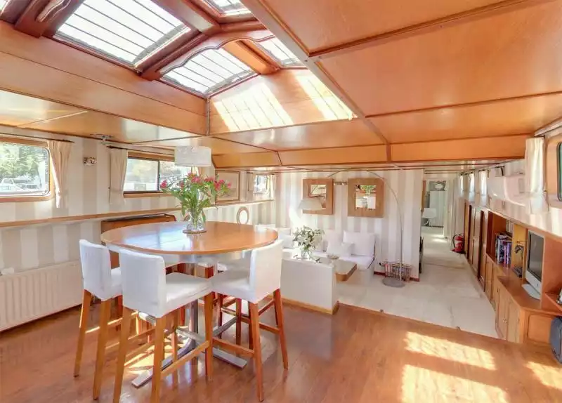 Light, spacious and cool