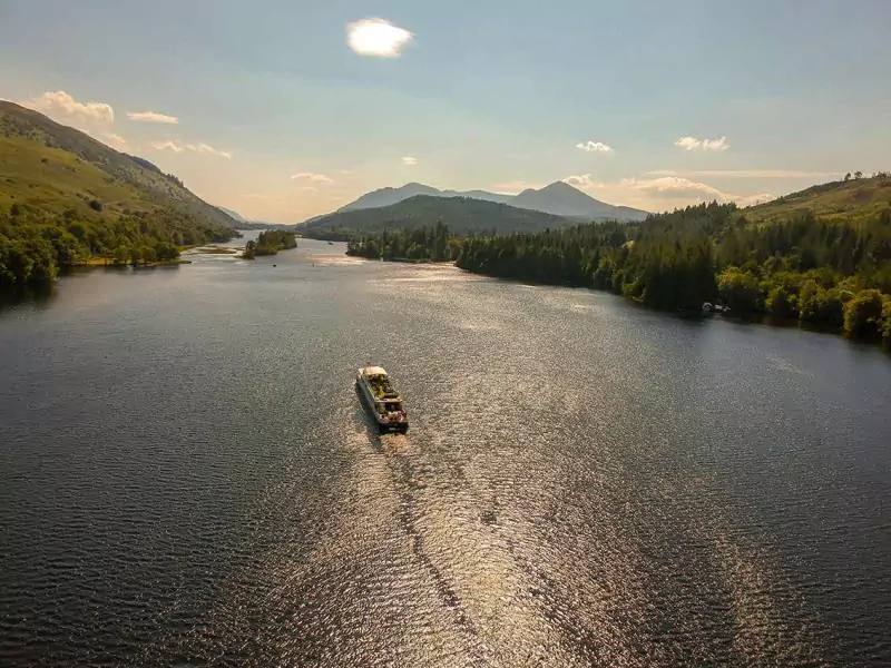 Crusie on Loch Ness in Scotland