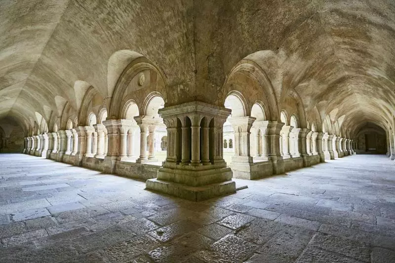 Abbaye de Fontenay cloisters