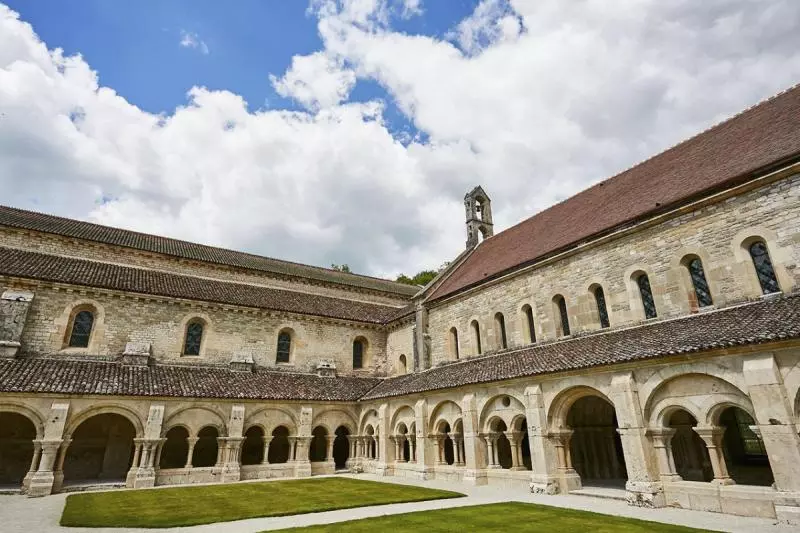 Abbaye de Fontenay clositers 2
