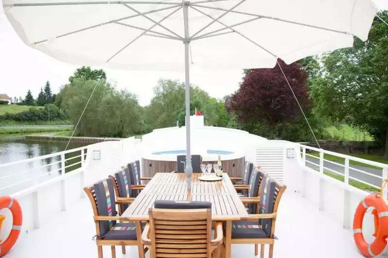 Deck space for some of your meals