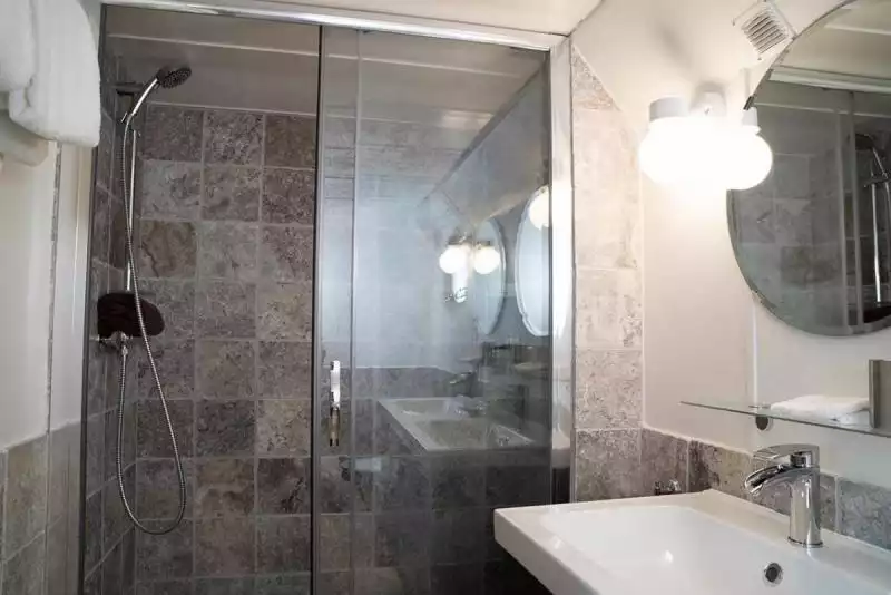 Spacious en-suite bathrooms 