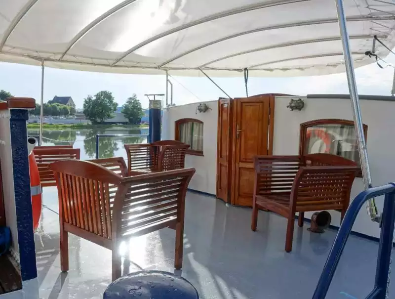 Shady middeck