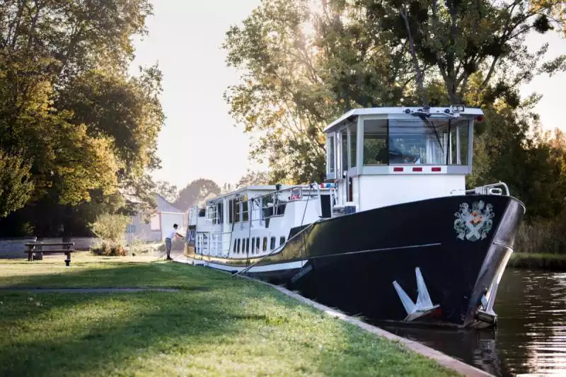 Grand Victoria canal mooring