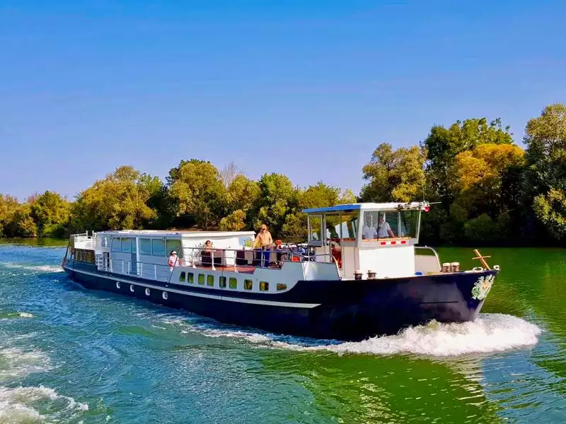 Grand Victoria river cruise