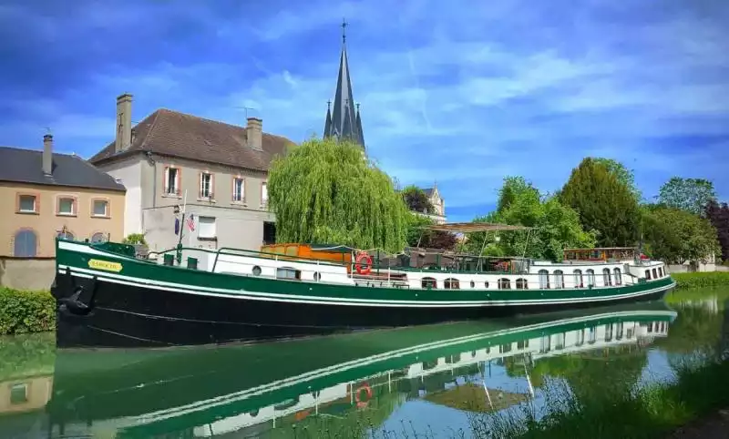 Luxury barge Saroche