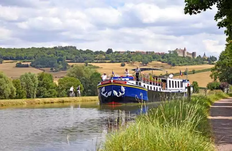 Luxury barge L'Impressionniste