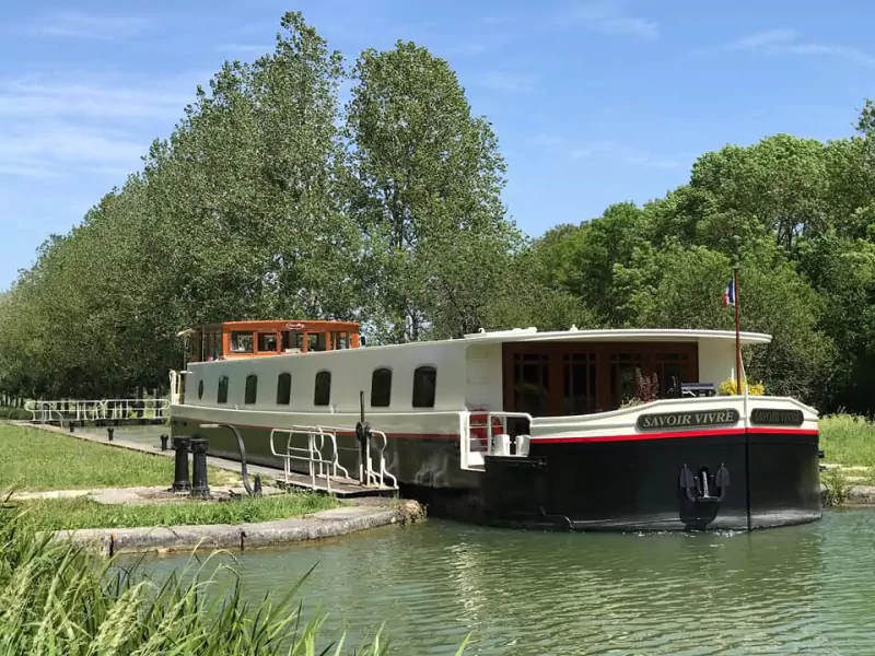 Luxury barge Savoir Vivre