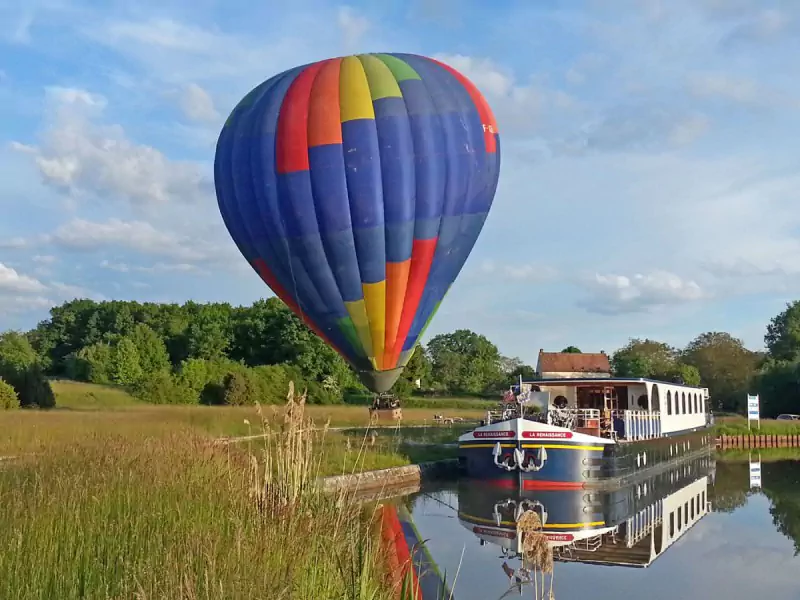 Luxury barge Renaissance
