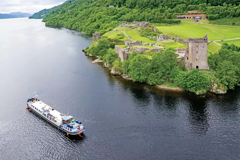 Luxury barge Scottish Highlander