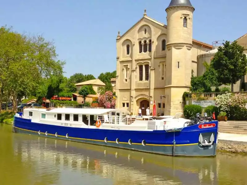 Luxury barge Enchanté