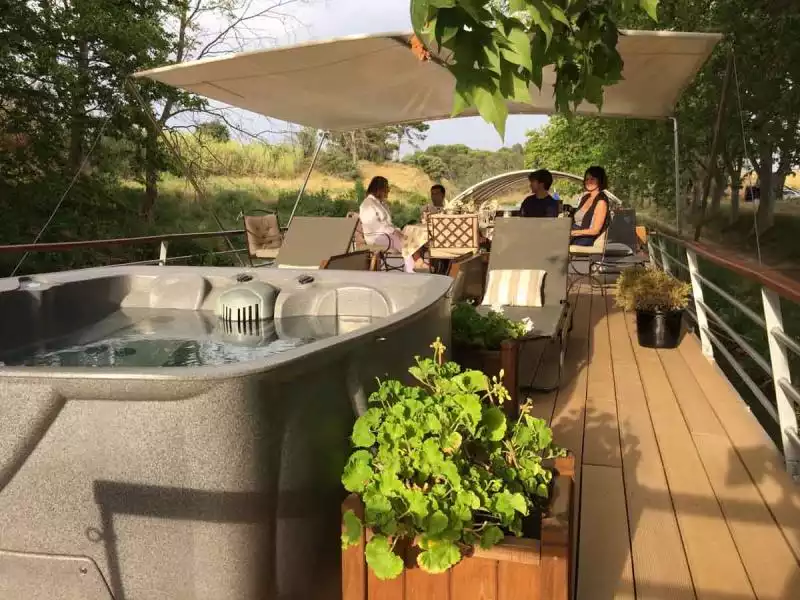 Luxury barge Esperance