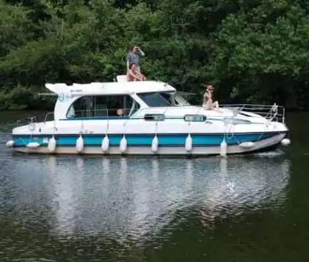 Pavillon Saone self-drive rental boats