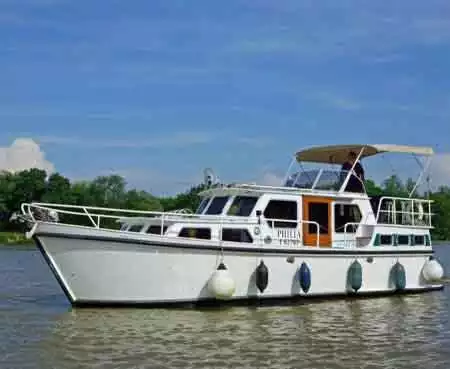Saone Bateaux self-drive rental boats