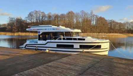 Le Boat Liberty moored