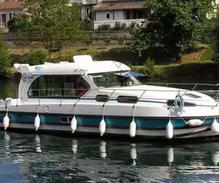 Nicols N1150 rental boat